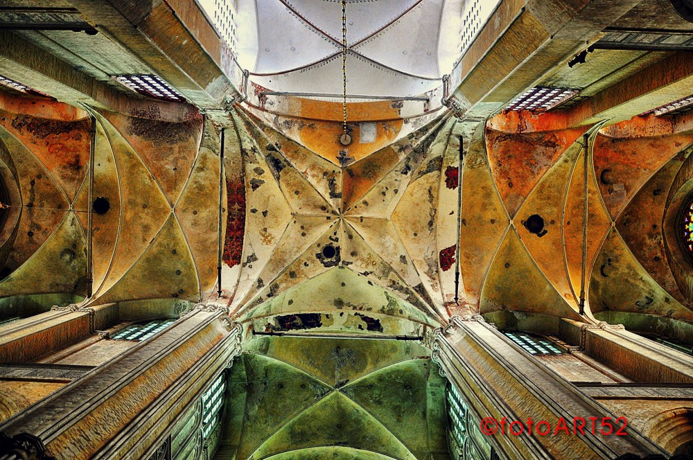 Blick nach oben - Kirchengewölbe von der Gotik bis Gaudi